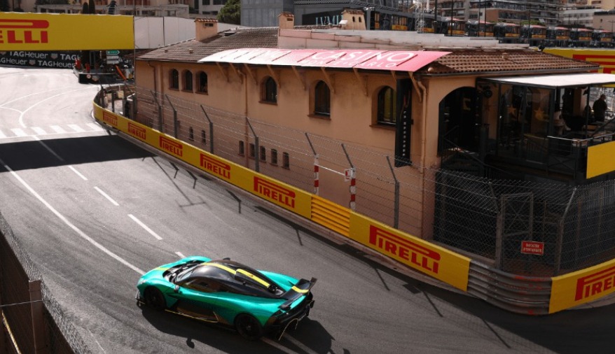Aston Martin, Pirelli’nin Dünyada İlk Kez Geliştirdiği Akıllı Lastik Teknolojisini Taşıyor.