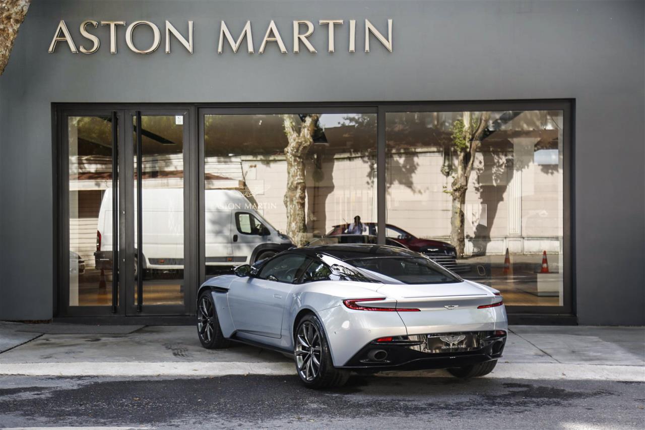 ASTON MARTIN DB11 V12