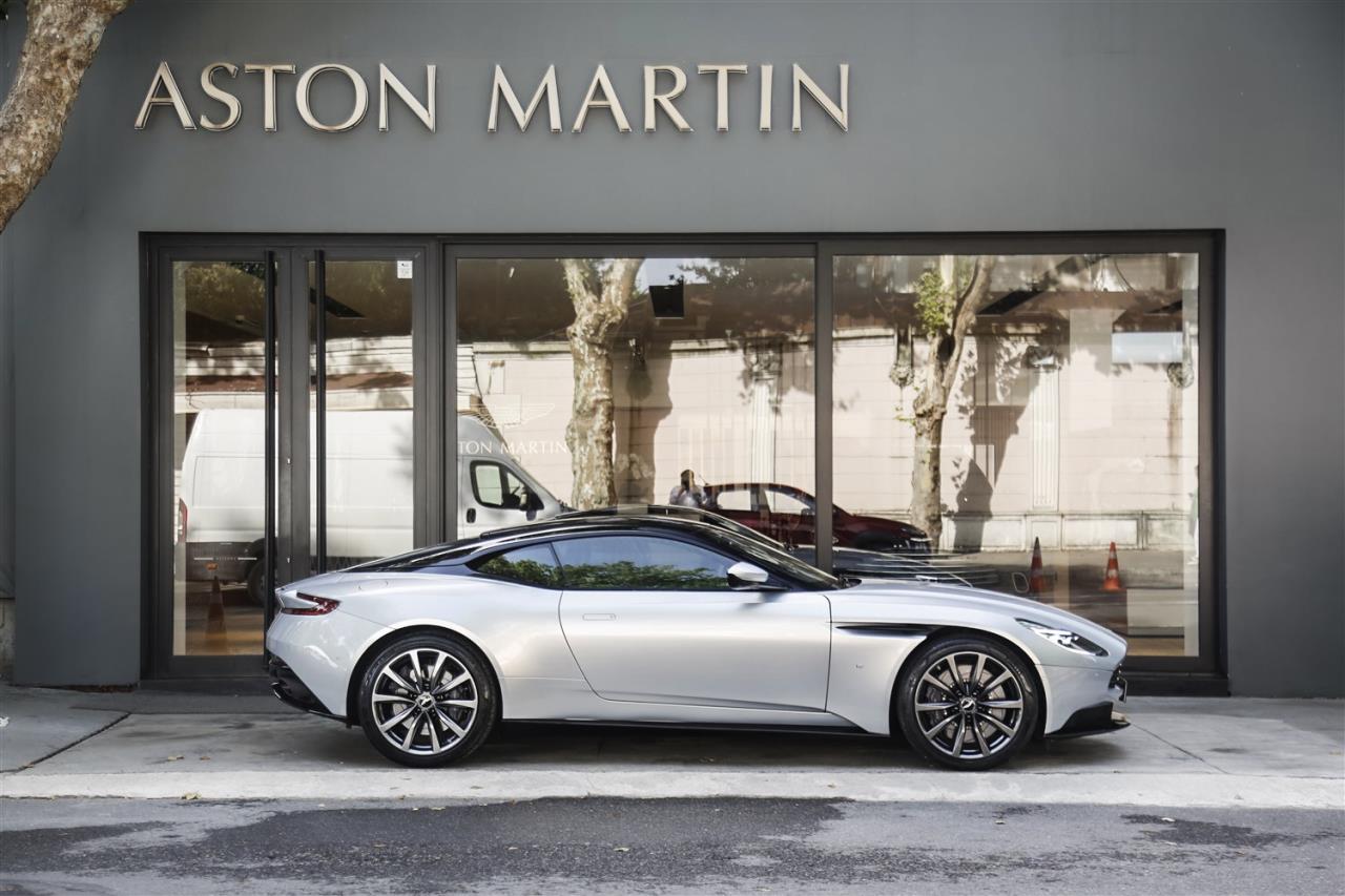 ASTON MARTIN DB11 V12