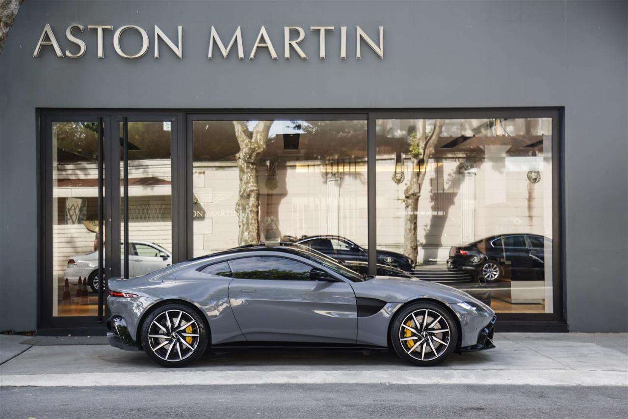 ASTON MARTIN VANTAGE V8