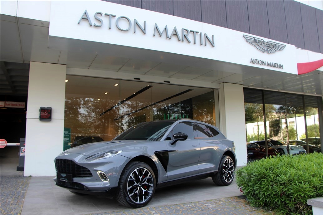 ASTON MARTIN DBX 4.0 V8 550 HP