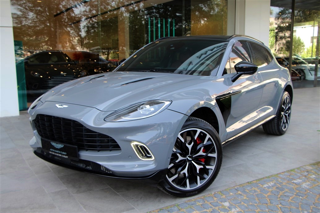 ASTON MARTIN DBX 4.0 V8 550 HP