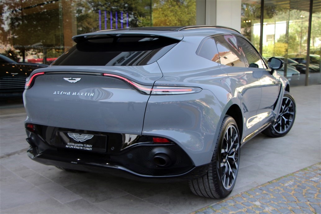 ASTON MARTIN DBX 4.0 V8 550 HP