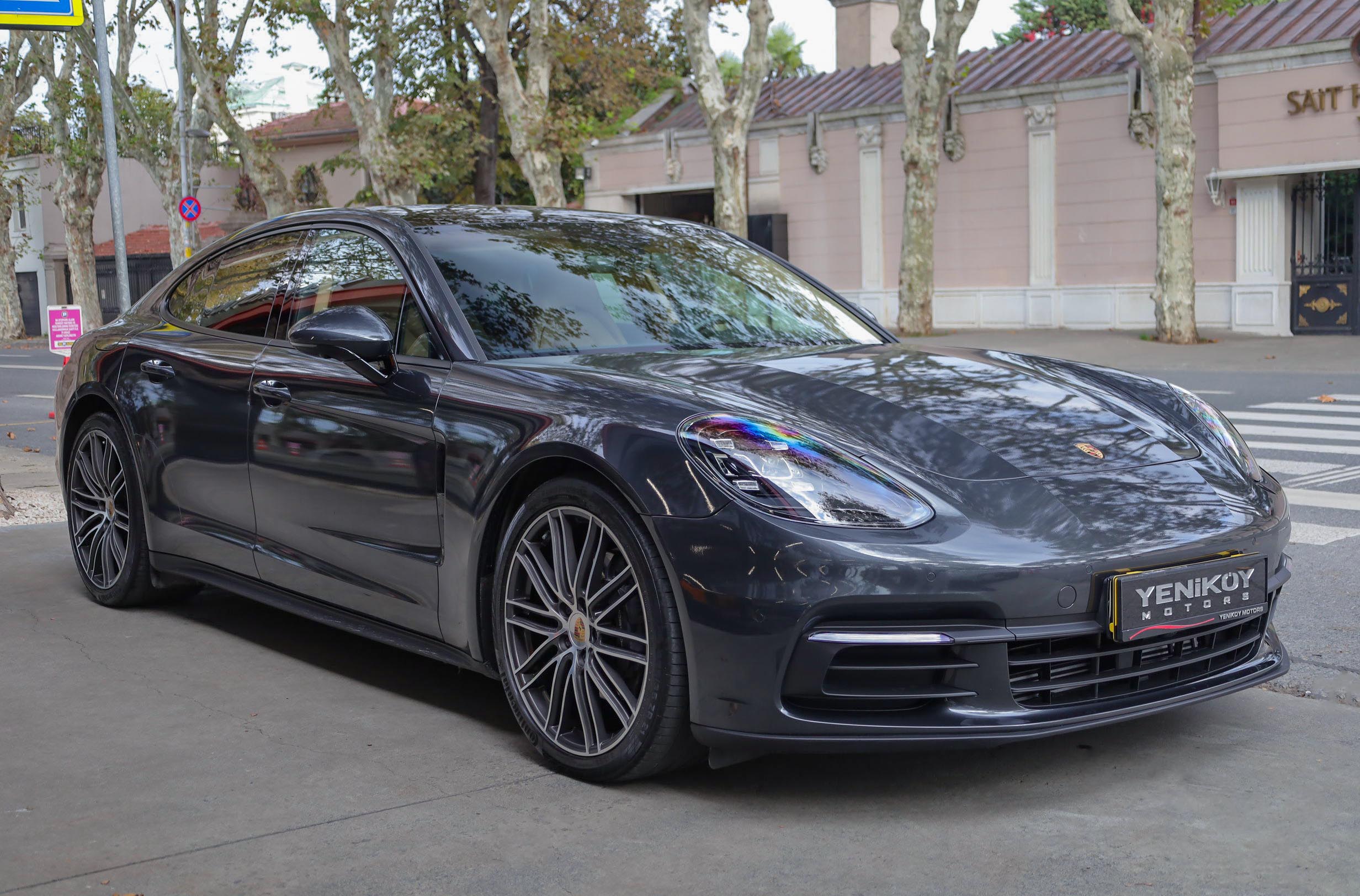PORSCHE PANAMERA 4