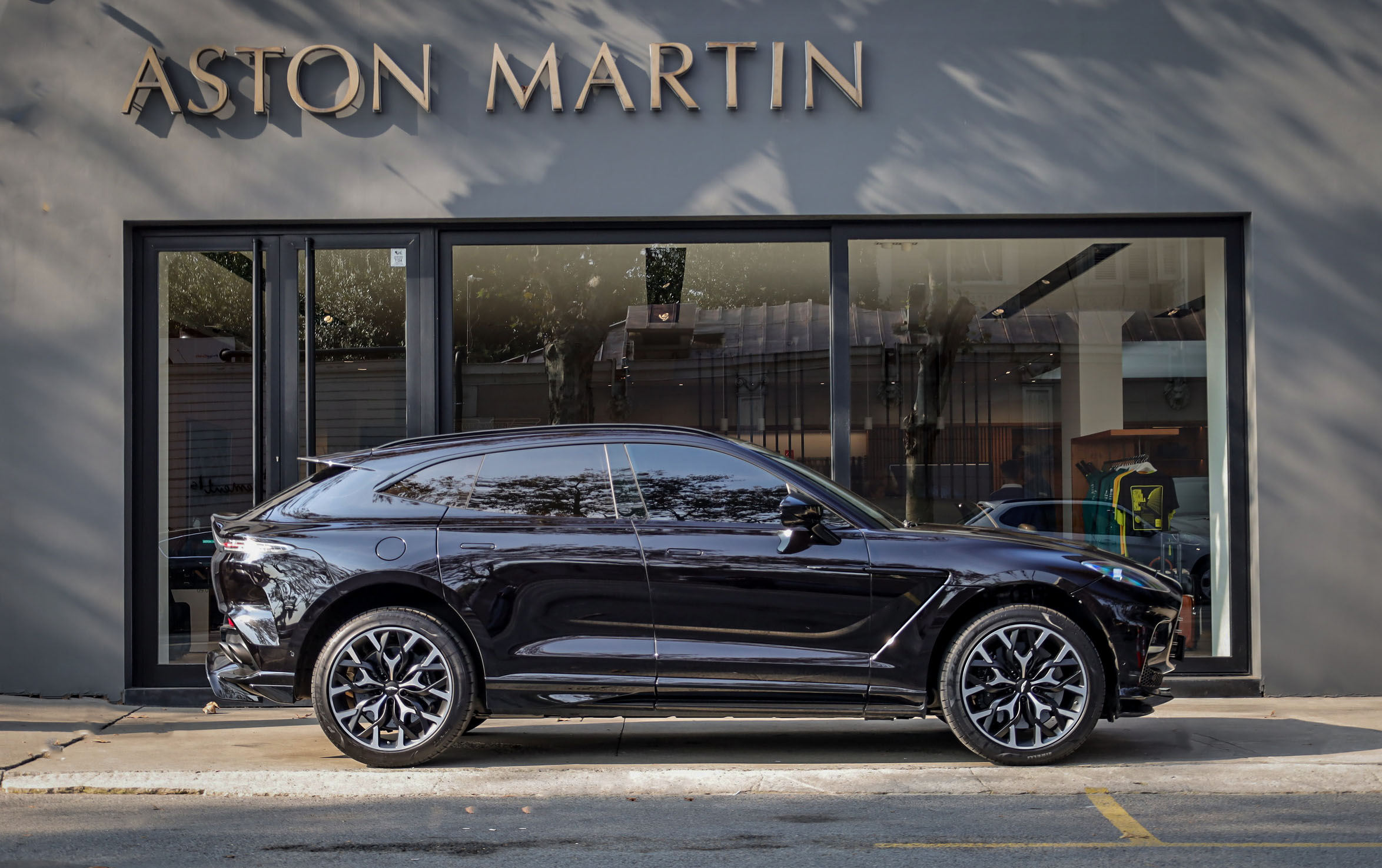 ASTON MARTIN DBX 707