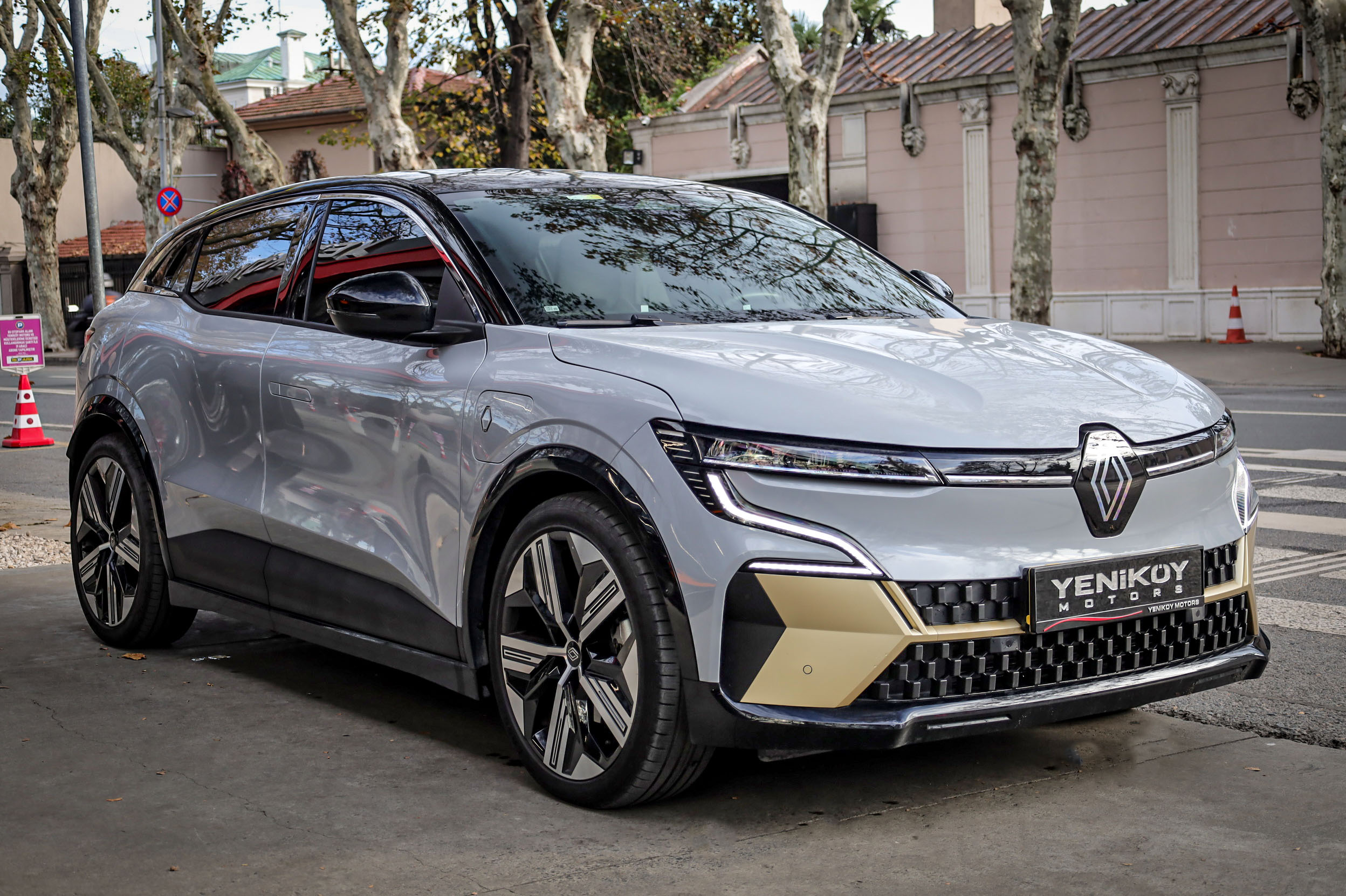 RENAULT MEGANE E-TECH ICONIC EV60