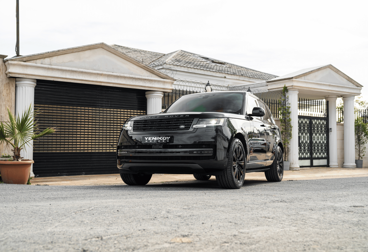 Range Rover – Çamurdan Kırmızı Halıya