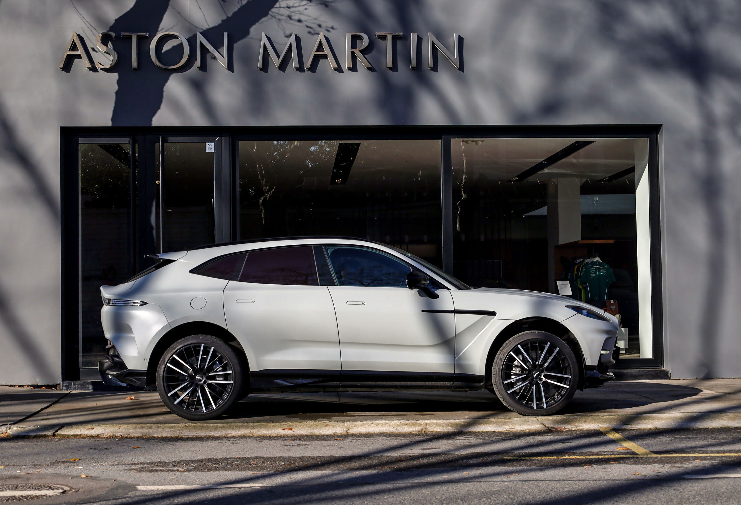 ASTON MARTIN DBX 707