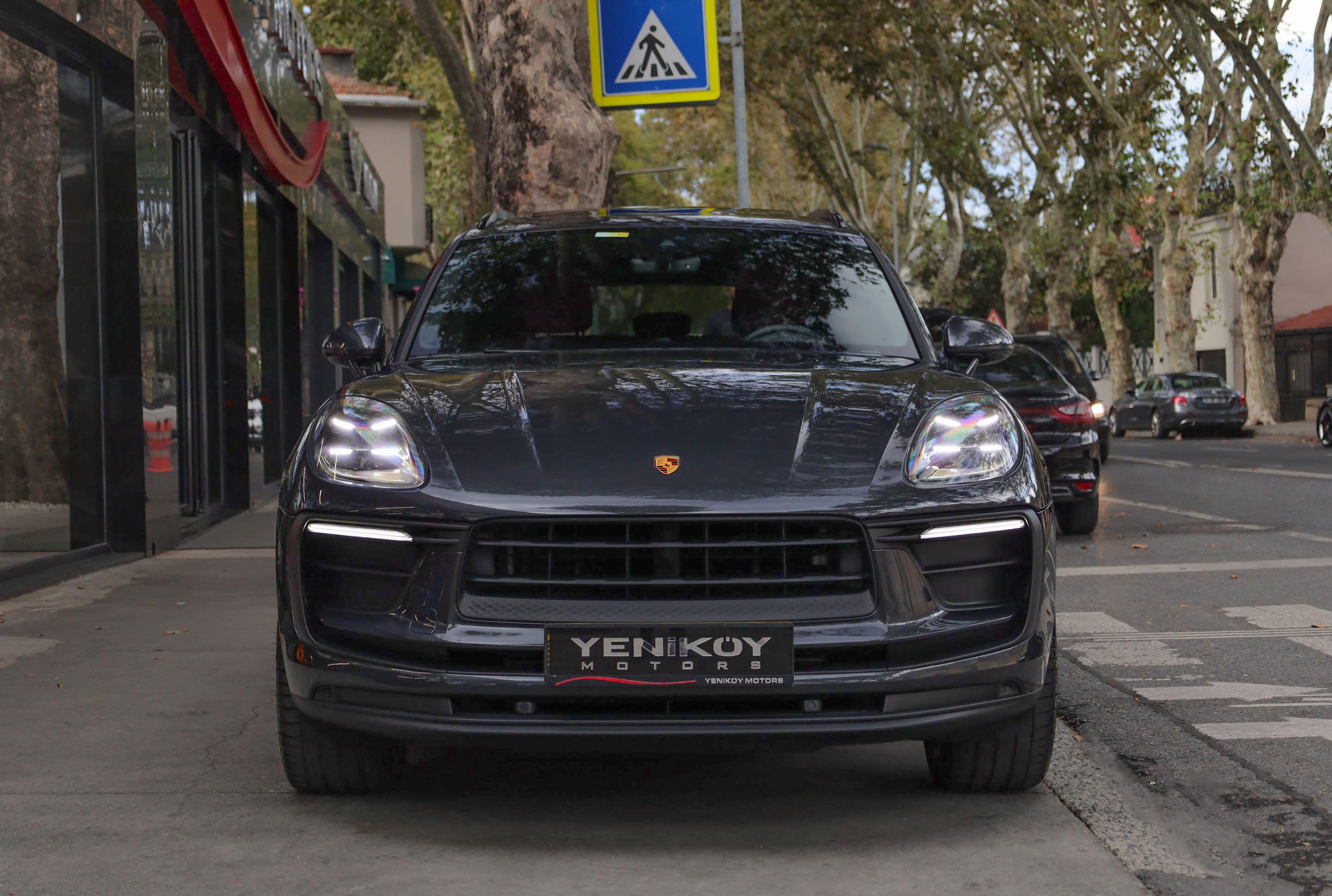 PORSCHE MACAN