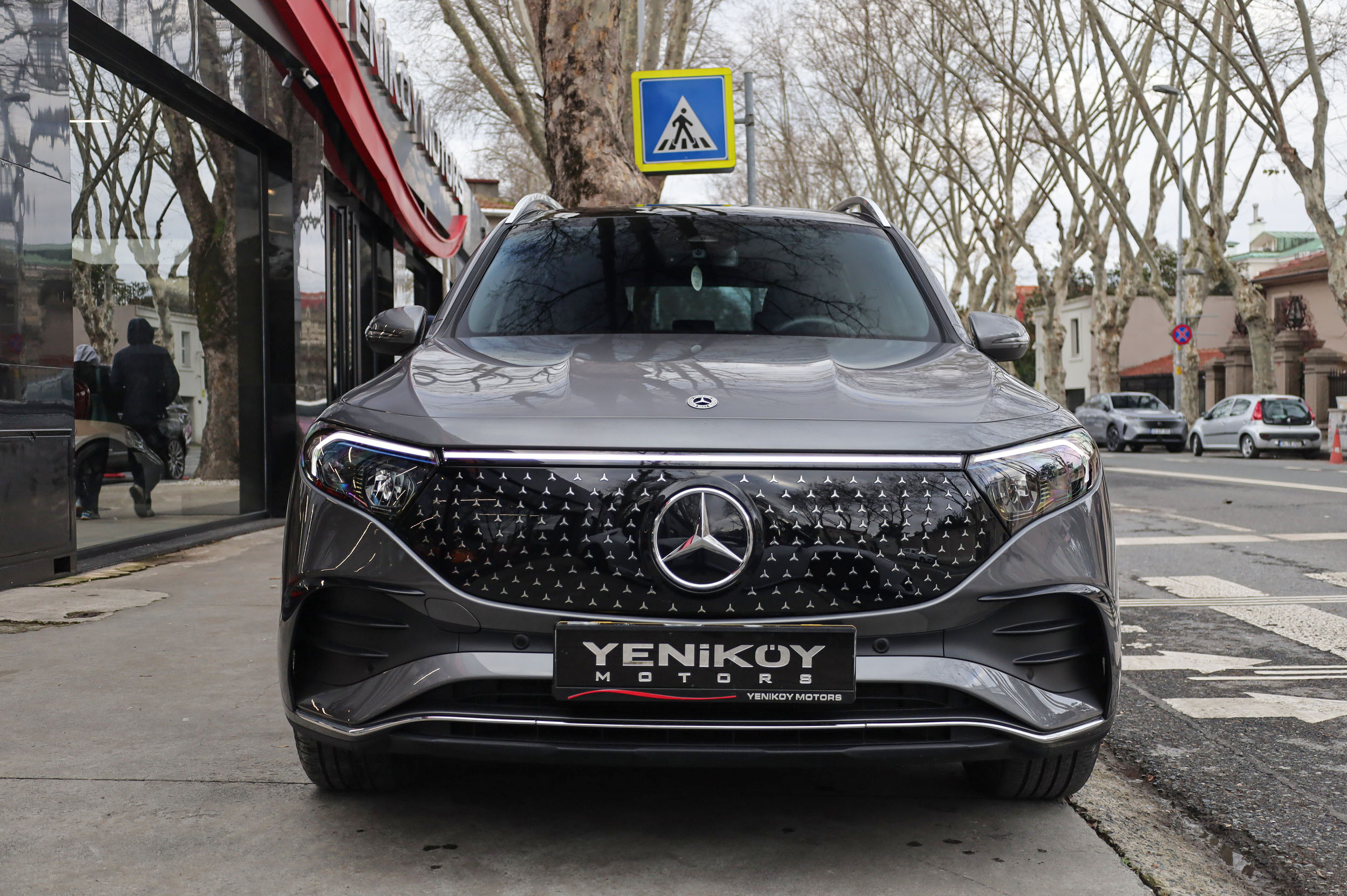 MERCEDES BENZ EQB 250+