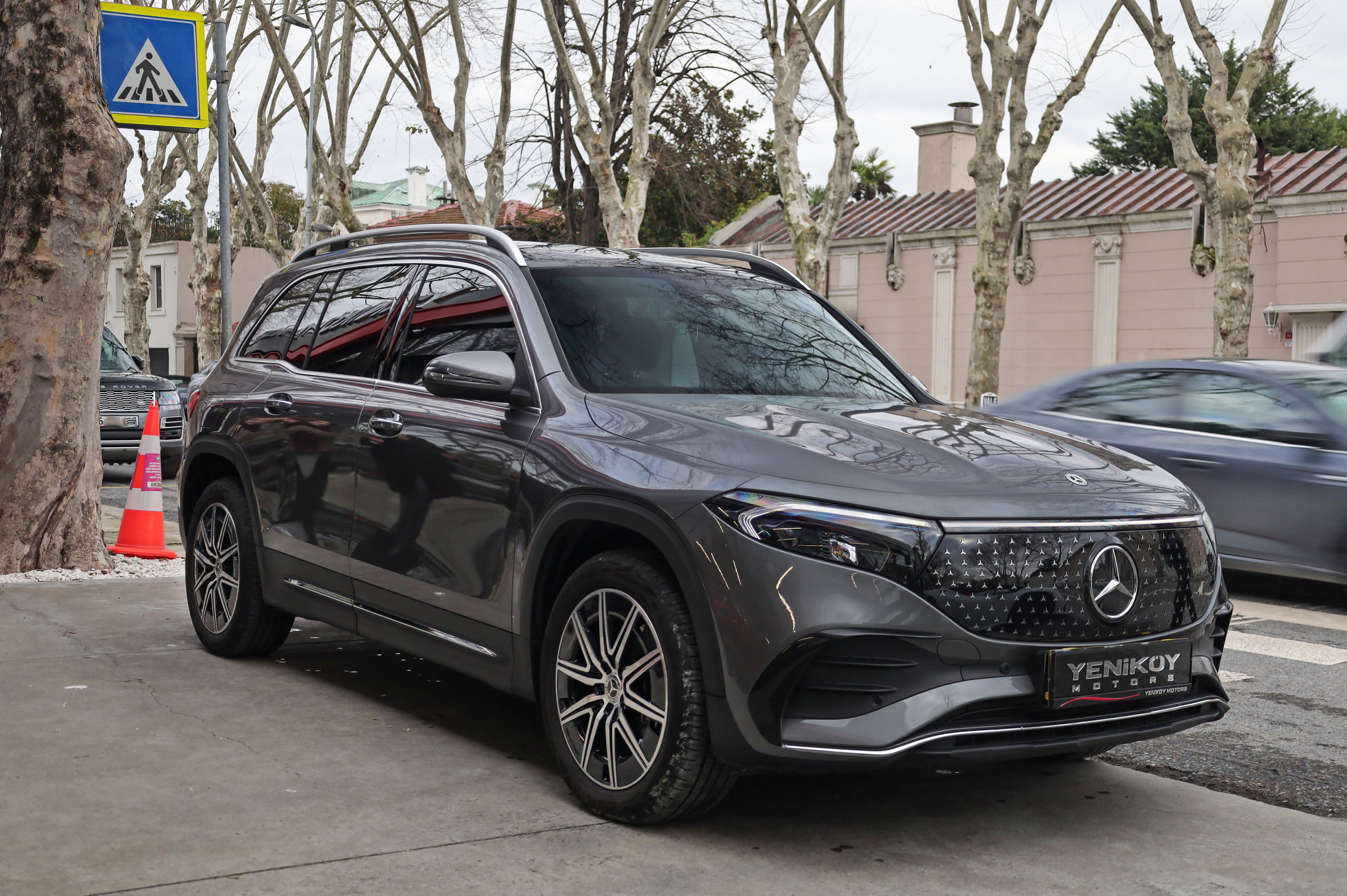 MERCEDES BENZ EQB 250+